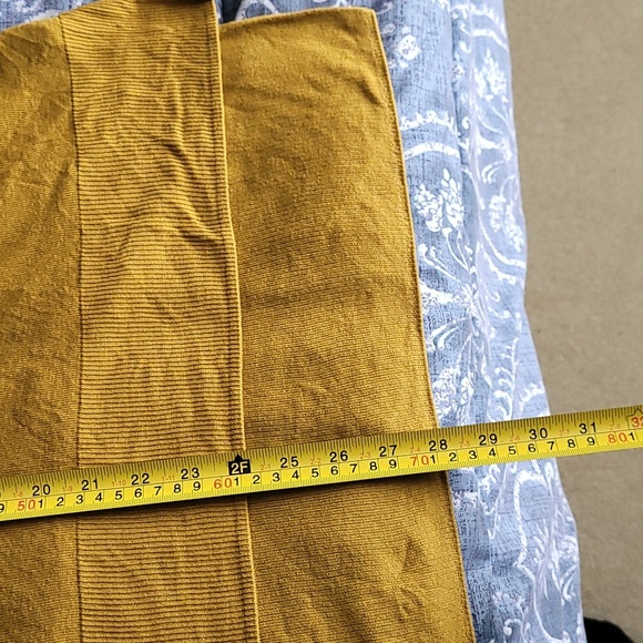 H&M Long sleeve Gold small pullover top - Picture 6 of 6